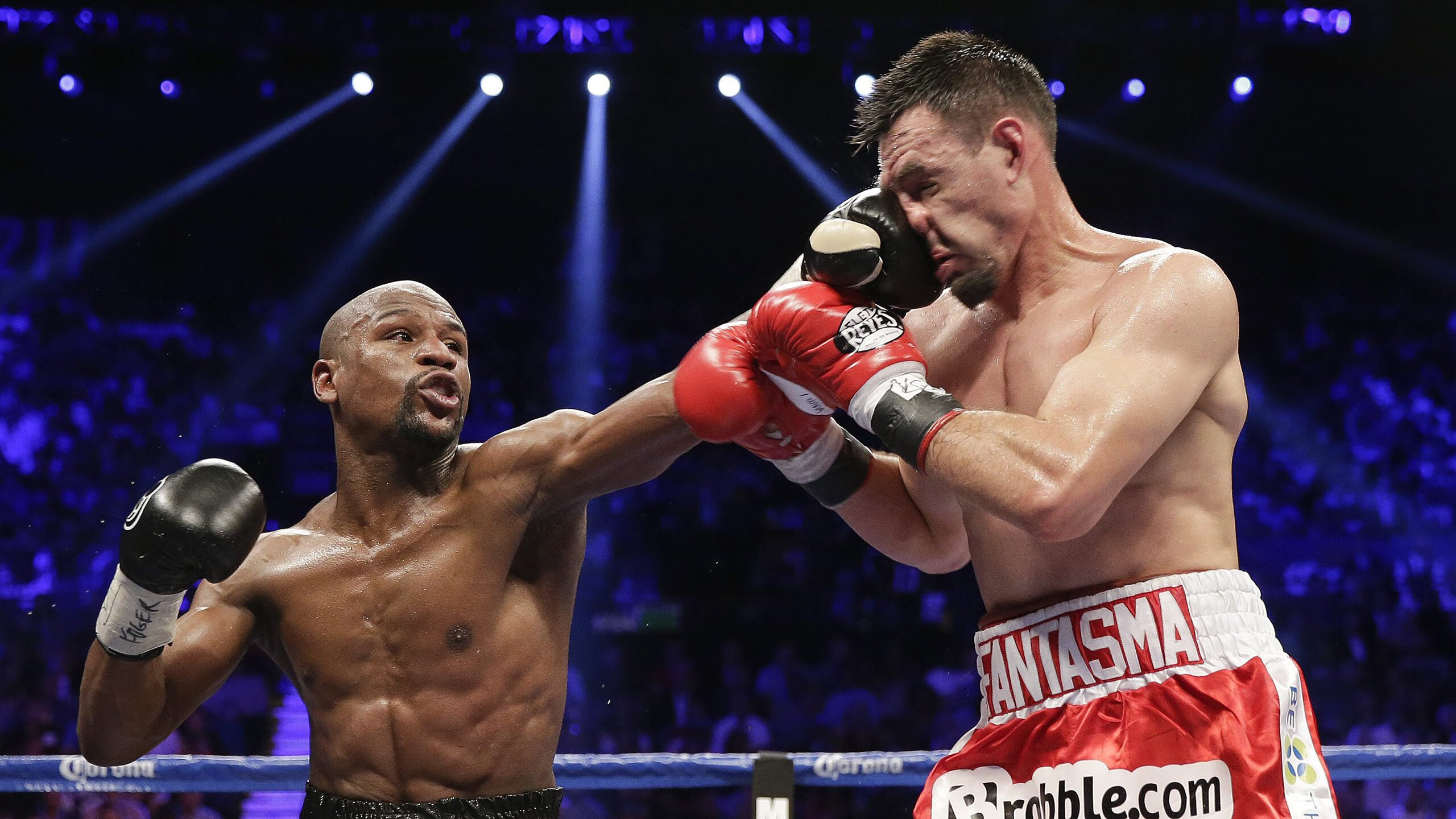 中国游泳队在比赛中发挥稳定