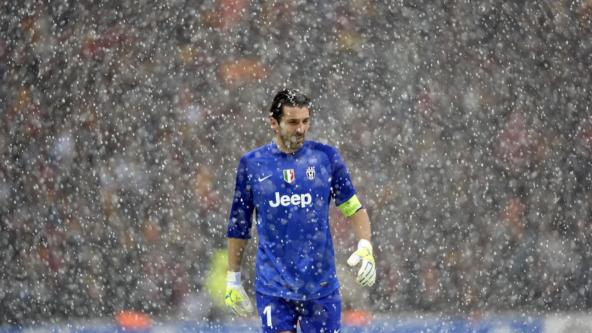 超级卡车爬坡挑战赛 改装猛兽征服陡坡上演“速度与力量”